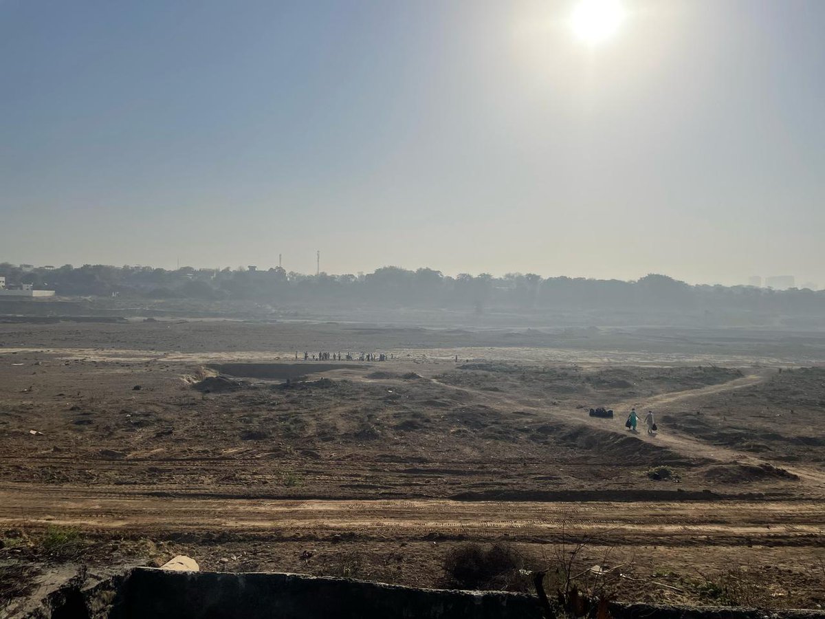 ShubhVikalp's tweet image. Project Amrit-Led by  @sncfoundation Volunteers of Gandhinagar Gujarat @santnirankari also did their bit in this great cause
Location : Sabarmati River 
Shree Dholeshwar Mahadev Temple 
Randesan, Gandhinagar 
#swacchjalswachhmann #projectamrit #ServicewithHumility