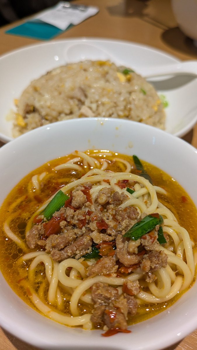mendohren's tweet photo. 味仙＠名古屋駅前
台湾ラーメン

デフォでしっかり辛い。麺は啜れないほど。しかし、ニンニクの香ばしさと旨味で不思議と箸は止まらない。
時間が立つほど、ミンチの旨味もスープにまざり、さらにレンゲが止まらない。

またきます。 https://t.co/X65u3LSekb