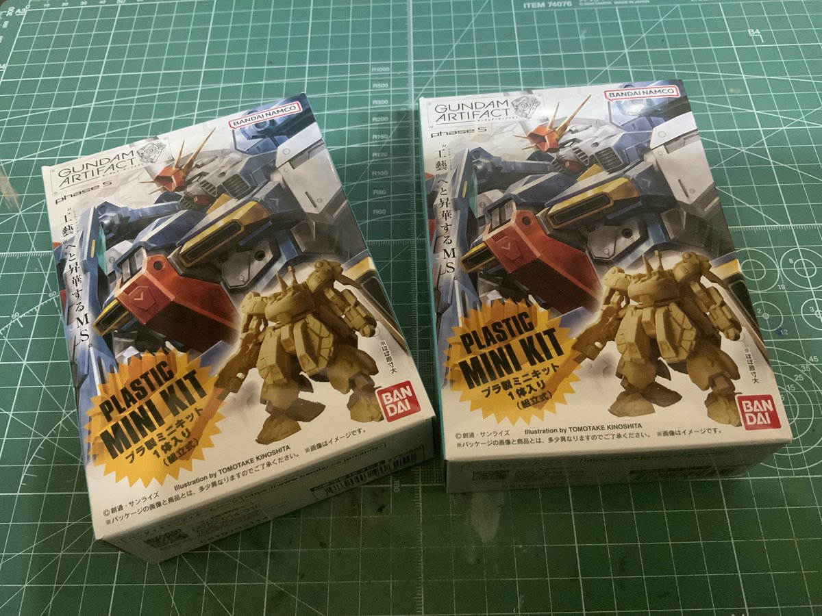 tomopla55's tweet photo. 近所のコンビニで『ジ・O』と『百式』ゲット。
全種類残ってた。
#ガンダムアーティファクト https://t.co/cOByCst499