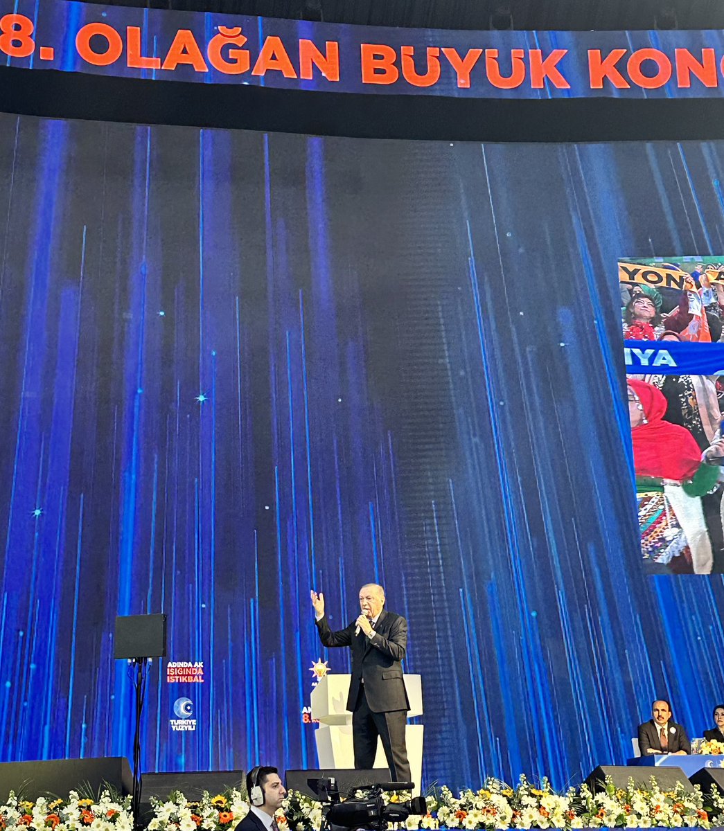 Genel Başkanımız ve Cumhurbaşkanımız Sn.<a href="/RTErdogan/">Recep Tayyip Erdoğan</a>'ın teşrifleriyle; AK Parti 8. Olağan Büyük Kongremizi gerçekleştiriyoruz. Cumhurbaşkanımız liderliğinde, Türkiye sevdasıyla geleceğe güçlü yürüyüşümüz devam ediyor.
#AdındaAKIsığındaİstikbal