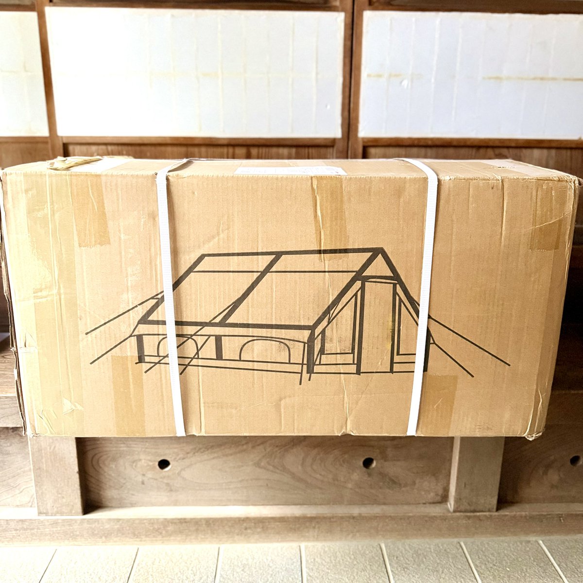 気づいたら玄関に何やら怪しいブツが届いてる！！
こっ！これはもしや！
2ルームエアーテントなのか！
そうなのか！！🏕️

ていうかこの短期間に
エアーテント5つ目が届くってw🤣
何かがバグってる我が家www

早く建ててみたくて
ウズウズが止まらない💦