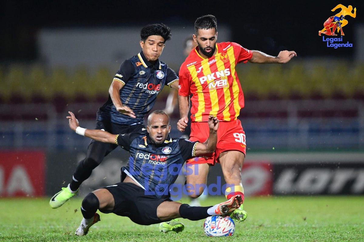 LegasiLagenda's tweet image. #MFLChallengeCup2024-25
Perlawanan Akhir 2

PDRM FC 0–4 Selangor FC (Agg. 0–7)

Selangor FC berjaya memenangi MFL Challenge Cup edisi ke-4 apabila mengalahkan PDRM FC 4–0 pada Perlawanan Akhir 2 di Stadium MBPJ semalam.

legasilagenda.com/2025/02/23/mfl…