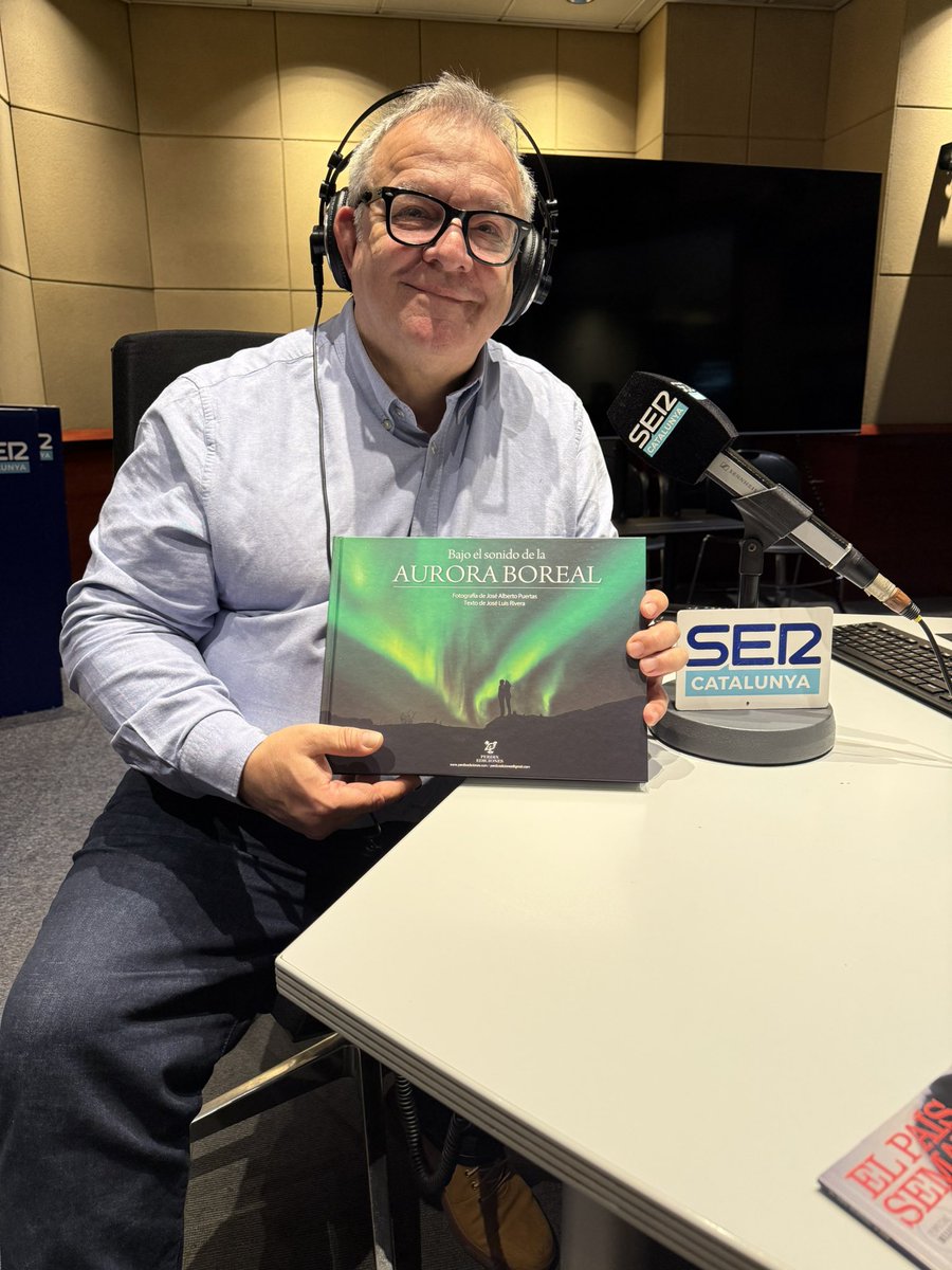 En directo en <a href="/Avivir/">A vivir</a> de <a href="/La_SER/">Cadena SER</a> hablando de #aurorasboreales y del libro #bajoelsonidodelaauroraboreal con Javier del Pino y <a href="/almasylaszlo/">Jacinto Antón</a> <a href="/ElViajero_Pais/">El Viajero</a> <a href="/viajablog/">viajablog.com</a> <a href="/MariaFR_90/">Maria De La Fuente</a> <a href="/AridaneGGlez/">Aridane G. González</a>