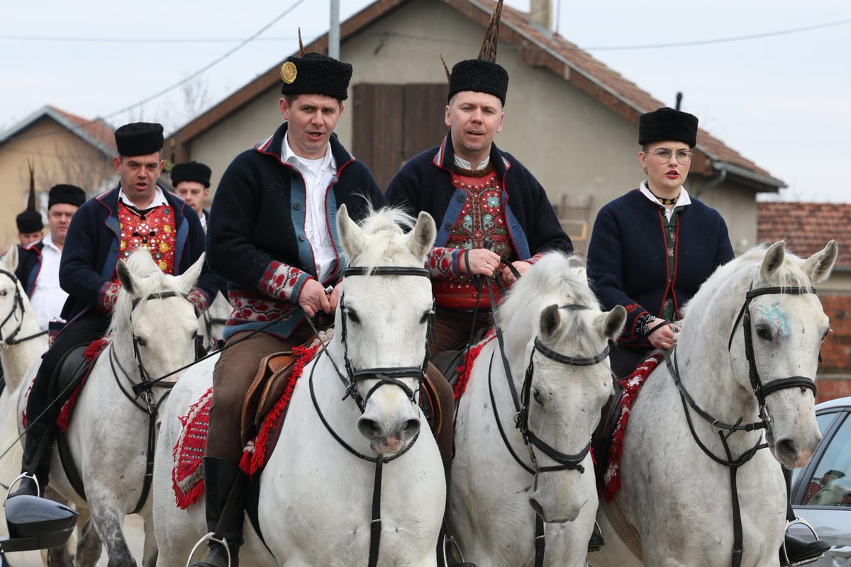 Pokladno jahanje u Tenji: Tradicija duga 200 godina oživjela ulice najvećeg osječkog prigradskog naselja🔗osijek.hr/pokladno-jahan…