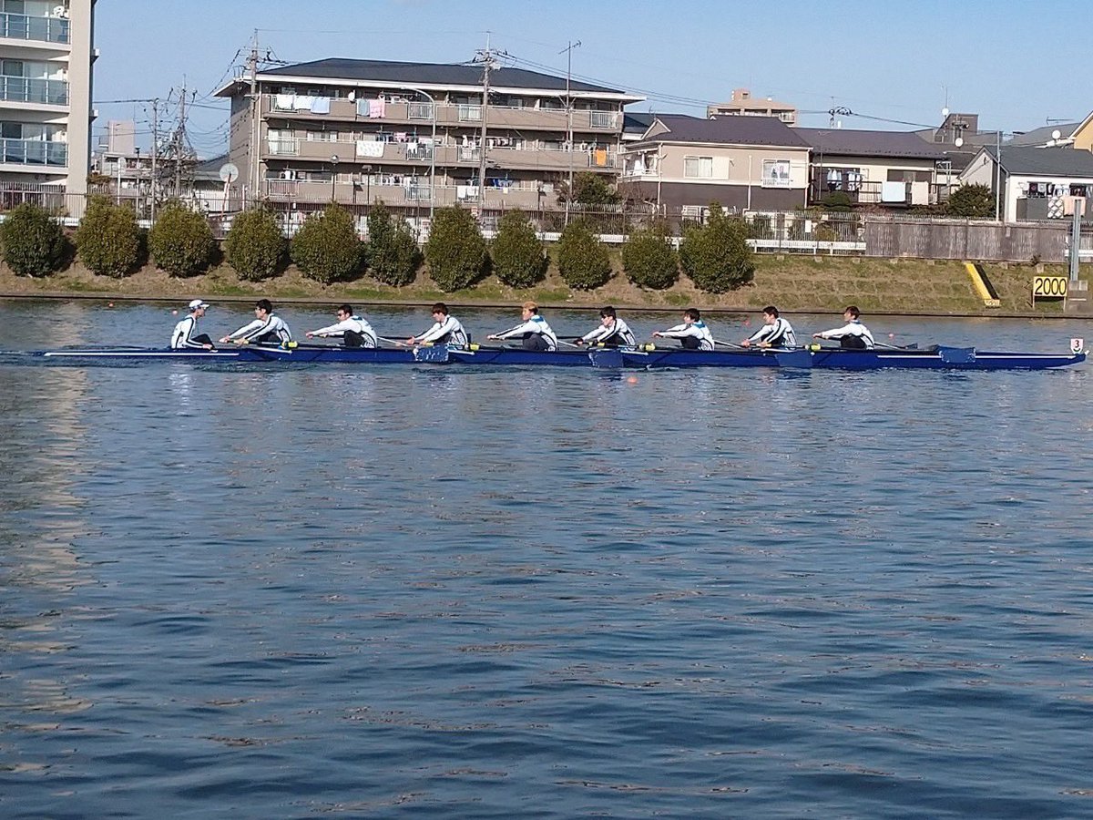 GUfresh_boat's tweet photo. 皆さんこんにちは！ボート部です！
ボート競技にも幾つか種類があるんです！
また、COXと呼ばれる艇を漕がずに操作やクルーに指示を出す司令塔としての役割を持つ人もいるんですよ！ https://t.co/Qwk0cpeAIf