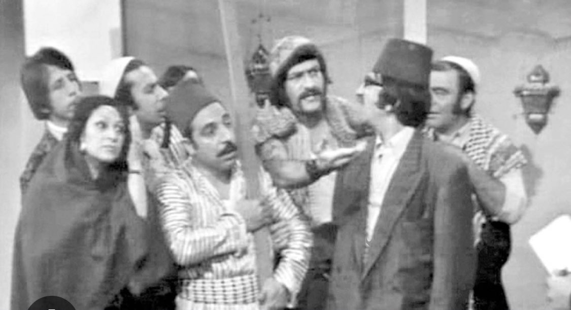 أنباء عن وصول  وفد رفيع المستوى من حارة كل مين ايدو الو للمشاركة بالتشيع يترأس الوفد فطوم حيص بيص 🤨🤨