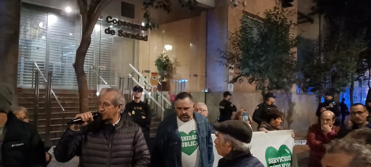 AV Unidad Villaverde (@launidadeste) on Twitter photo 🏥 Ayer salimos a pelear por nuestro centro de salud Los Rosales #Villaverde para que tenga los suficiente profesionales de la salud y no lo hagan colapsar <a href="/ComunidadMadrid/">Comunidad de Madrid</a> <a href="/SaludMadrid/">Salud Madrid</a>
Ante recortes y privatización, nos va la vida en ello
Nos seguiremos movilizando! 🏥 Ayer salimos a pelear por nuestro centro de salud Los Rosales #Villaverde para que tenga los suficiente profesionales de la salud y no lo hagan colapsar <a href="/ComunidadMadrid/">Comunidad de Madrid</a> <a href="/SaludMadrid/">Salud Madrid</a>
Ante recortes y privatización, nos va la vida en ello
Nos seguiremos movilizando!