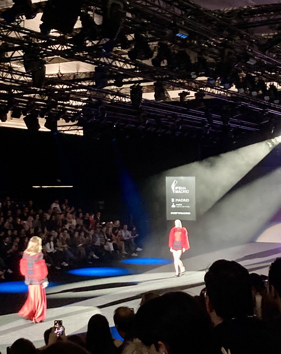 esnuestro_es's tweet image. La colección IRIS FALL 2026 de @TetebyOdette parte de los conceptos de esperanza, resiliencia y fuerza interior, símbolos del iris, la flor que emerge en plena adversidad, en los días más fríos del invierno.

#Esnuestro #hechoenEspaña #modaespañola #MBFWMadrid