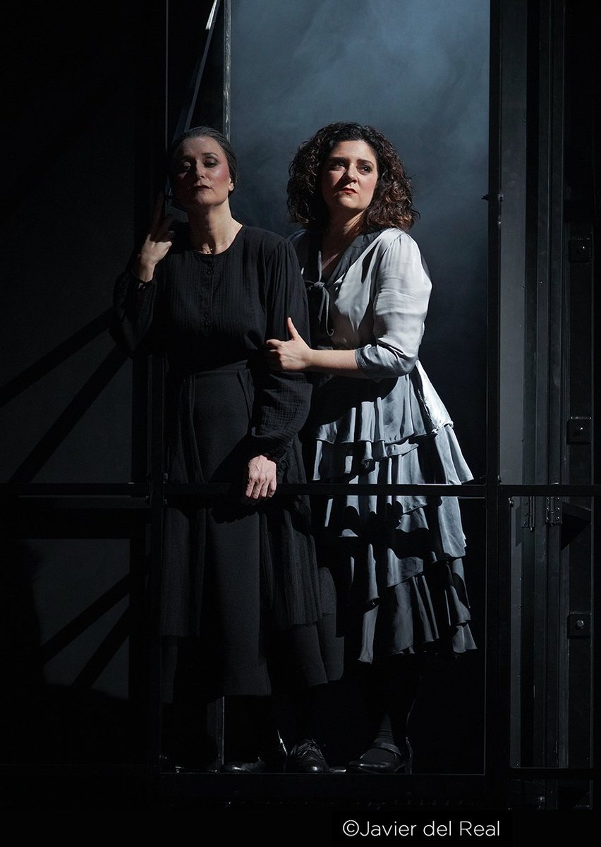MariaMiroM's tweet photo. 🎶Ayer acabamos esta gran aventura musical que ha sido La vida breve y Tejas Verdes @Teatro_Real !!! Fantástico equipo tanto personal como profesional!!! Muchas gracias a tod@s y hasta pronto!!! ❤ https://t.co/m7xhkEzH7X