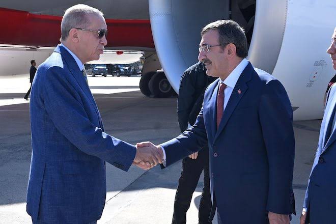 Cumhurbaşkanı Yardımcısı Cevdet Yılmaz:

📌Kişi başına düşen milli gelirimiz 15 bin doların üzerine çıktı. 2002 yılında 2.300 dolar civarında bir kişi başına düşen milli gelirimiz vardı.