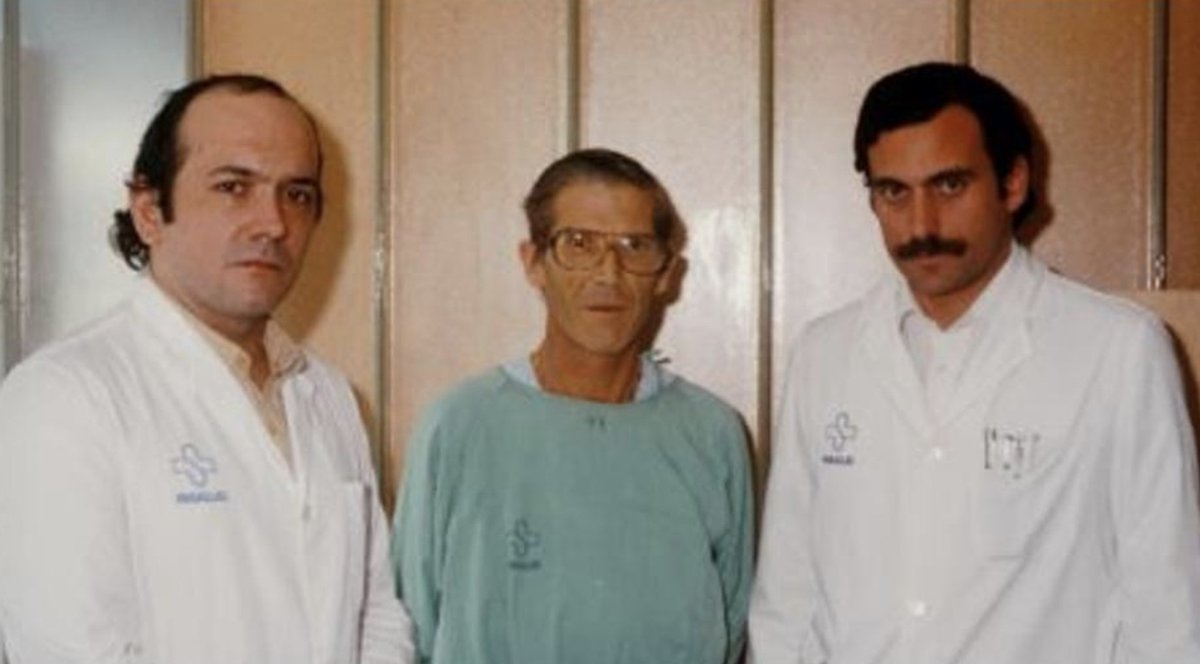 mhistoriacat's tweet photo. 📅 #TalDiaComAvui de 1984, els doctors Margarit i Jaurrieta van realitzar el primer trasplantament de fetge amb èxit a l'Hospital Universitari de Bellvitge.

👉🏻 https://t.co/sLtOd2HDqy https://t.co/JWDYAHrpnt