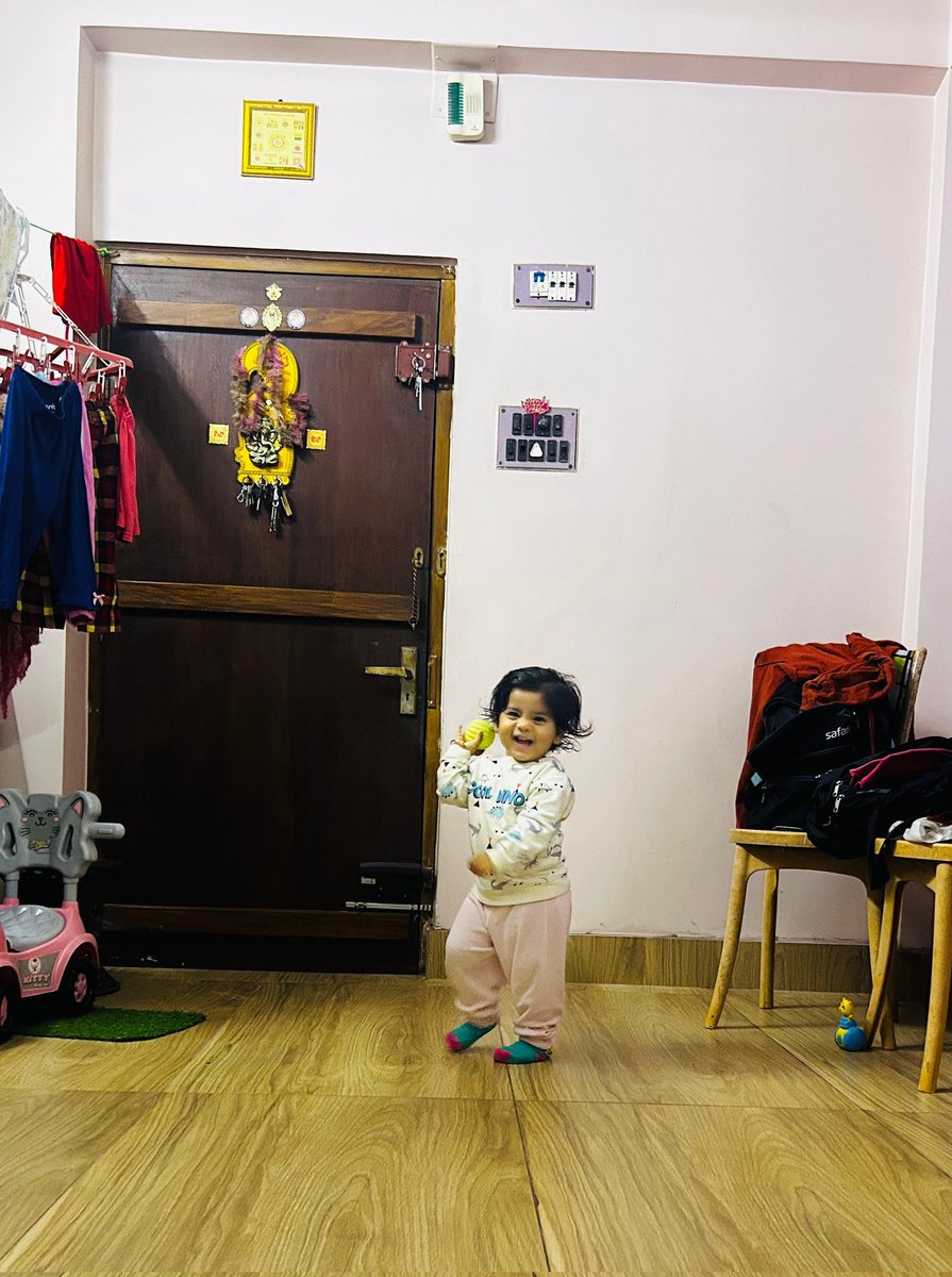 S_paul20's tweet photo. My 18-month-old daughter's stance already looks solid! But I don’t think I’ll be able to take her for cricket coaching—it’s an expensive sport. @Jaspritbumrah93 @imVkohli, any advice for young talents who might never get a chance to train? #CricketDreams https://t.co/V9wFt5A76z