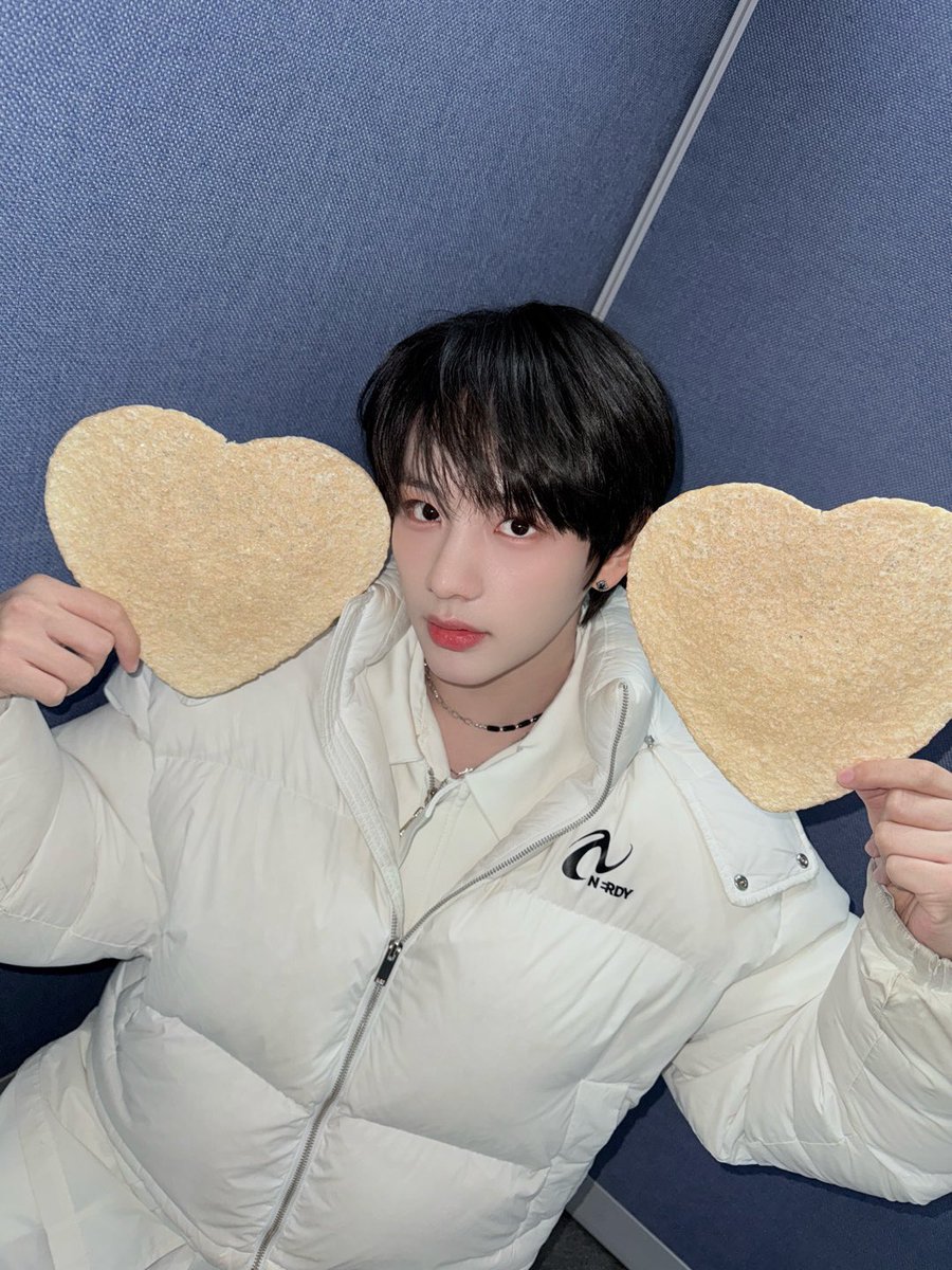 XODIAC_MEMBERS's tweet photo. [#씽]

🤴🏻🤴🏻

#XODIAC #소디엑 #SING #씽 https://t.co/BoBndSex7C