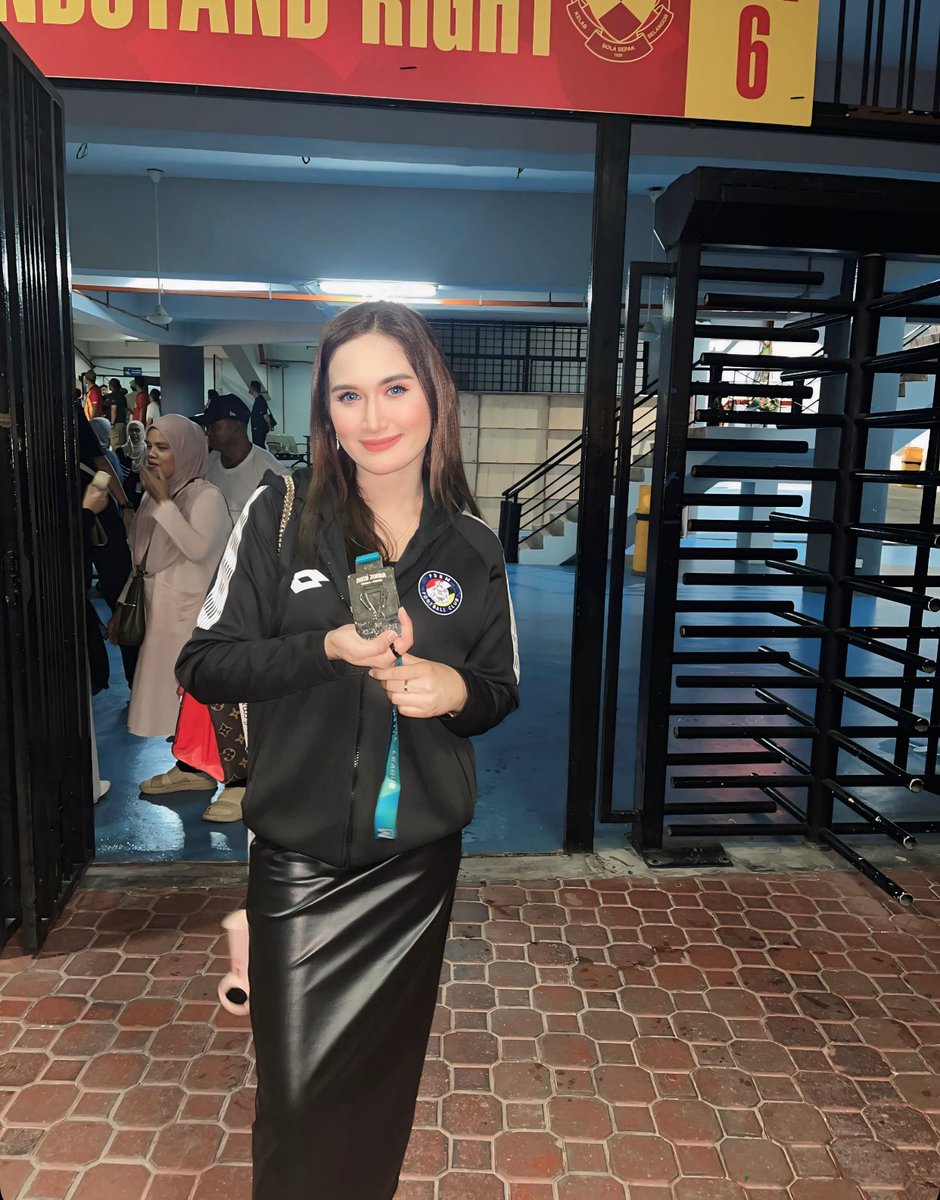 nursyuhada_7's tweet image. MFL CHALLENGE CUP 2024-2025
FINAL LEG 2 

FULL TIME

PDRM FC 0 vs SELANGOR FC 4
AGG : 0-7

22 FEBRUARY 2025
SATURDAY | 9PM
STADIUM MBPJ 

🏆 JUARA MFL CHALLENGE CUP 2024-2025 🏆

Tahniah diucapkan kepada pasukan Selangor FC 🎉

#MFLChallengeCup2024-25 #DemiLigaKita #LigaMalaysia