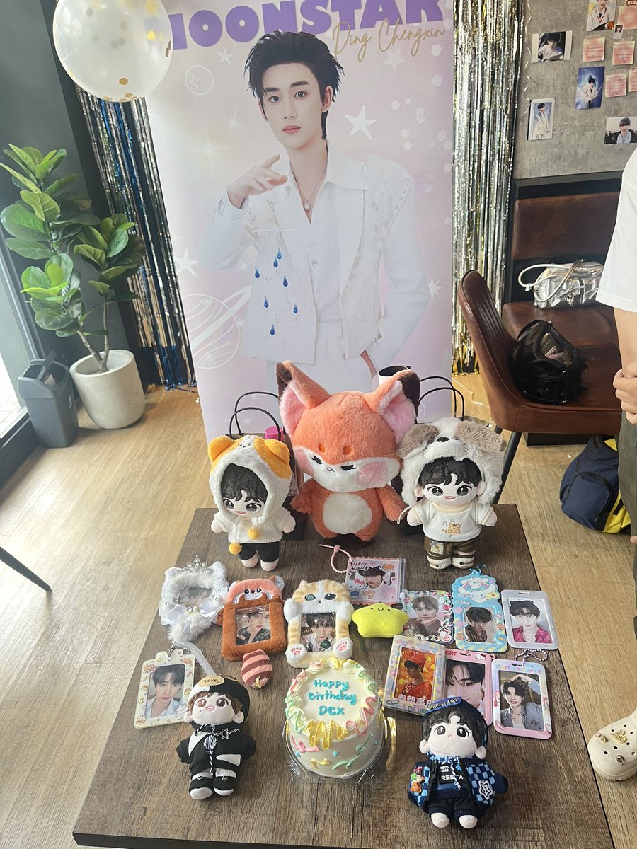 เกินคาดมาก มาวันนี้ได้ลัคกี้ดอลเป็น x-stand เฉยเลย😂 ปะ พาติงร์ไปแขวนไว้ที่ห้องสักหน่อยยย ขอบคุณทีมงานทุกคนคับบบ🫶🏻💗✨
 #MoonStar_DCX23th