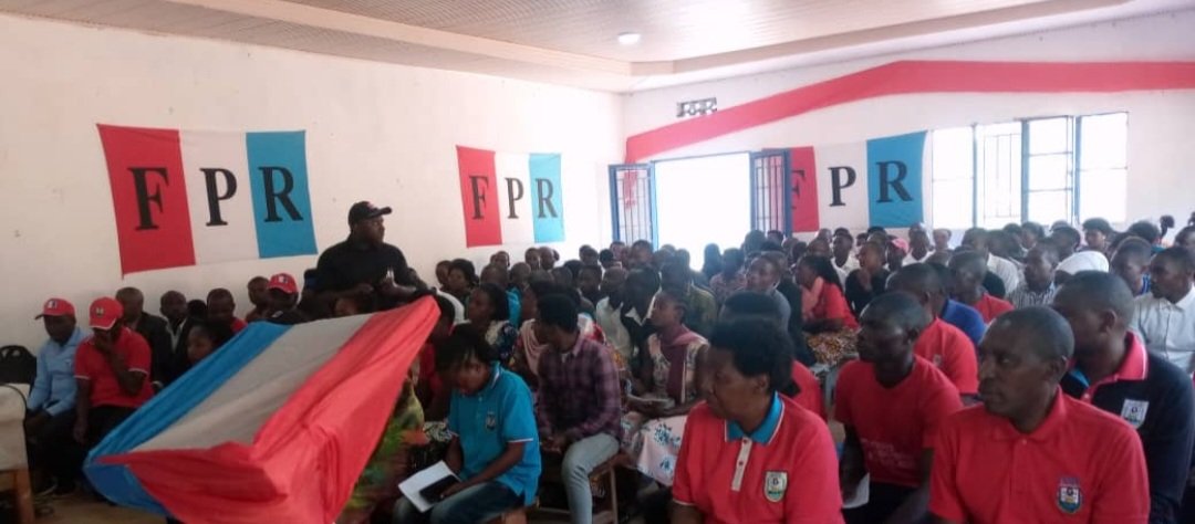 <a href="/GakenkeRpf/">RPF/GAKENKE DISTRICT</a> Chairperson w'umuryango <a href="/rpfinkotanyi/">FPR-Inkotanyi</a> mu ntara Bwana <a href="/gahundemaurice/">Maurice Mugabowagahunde</a> ari kuha ikiganiro abatowe mu nzego zitandukanye mu murenge wa <a href="/GashenyiSector1/">GASHENYI Sector Official Page</a> hagamijwe ku bubakira ubushobozi <a href="/muka_vestine/">Vestine Mukandayisenga</a> <a href="/rpfwomen_north/">RPFwomenNorth</a>