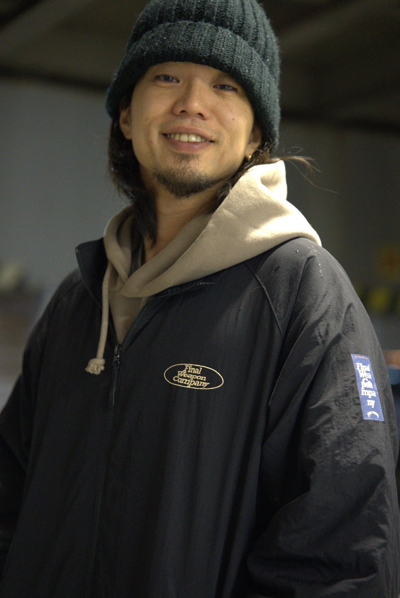 2月25日の22：00にFWCのNEWが販売されます！
今回はフル刺繍のジップトレーナーとかフル刺繍のパーカー、セットアップや濃色のトレーナー、TシャツやロンT、小物にはマグネット3種類セットです！
また今回洋服を買ってくださった方にはノベルティで写真のZINEが付きます！
fwc.thebase.in