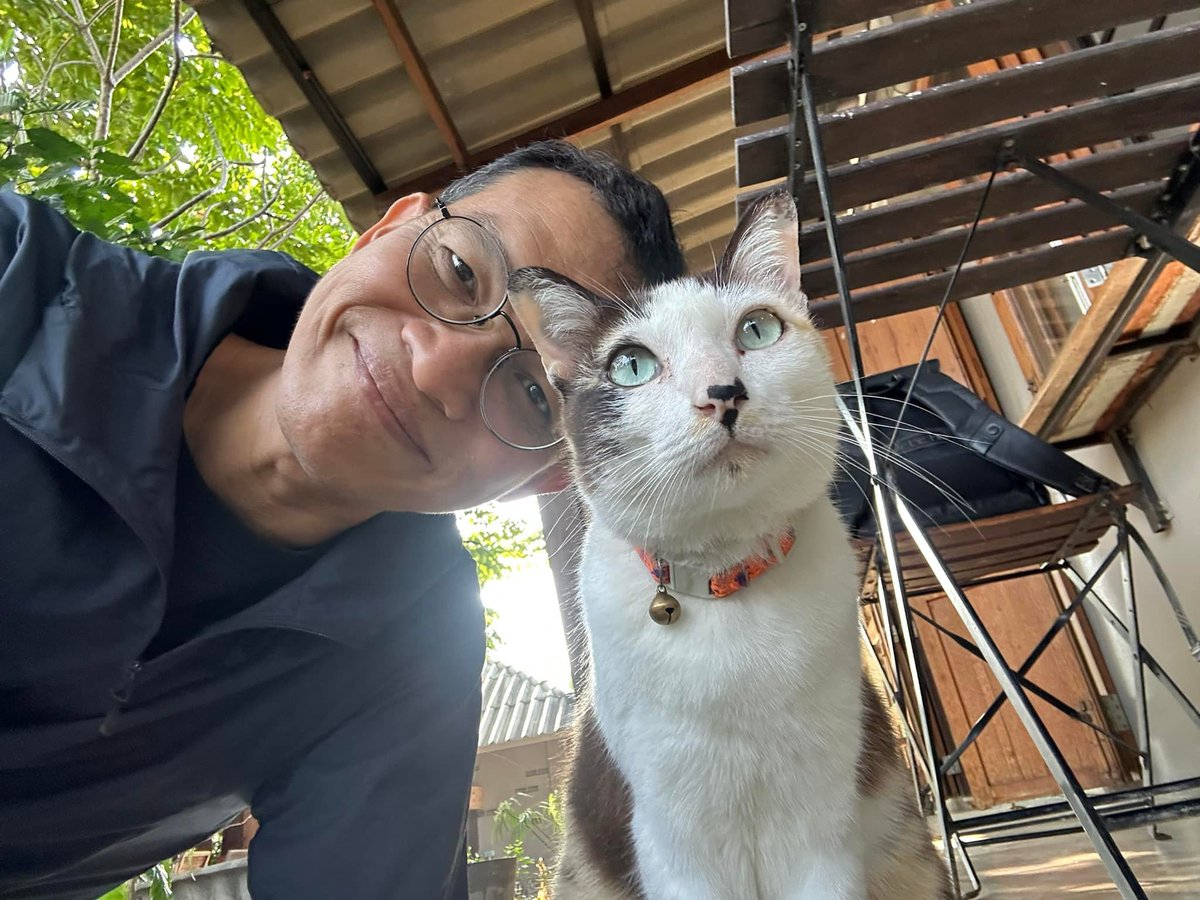 PredaCoffee's tweet photo. เคล็ดลับให้มีความสุขกับการทำงานเดิมๆได้นาน 20 ปี

1. ฝันถึงวันดีๆเอาไว้บ้าง แต่ก็อย่าฝันไกลเกินไป

2. มองให้เป็น เรื่องดีมีไว้ให้ดีใจ เรื่องไม่ดีมีเอาไว้ให้พัฒนา

3. มองทุกอย่างตามความเป็นจริง 

4. อย่าสรุป อย่าตัดสินถ้ายังไม่จำเป็น https://t.co/FZRkUKOx36