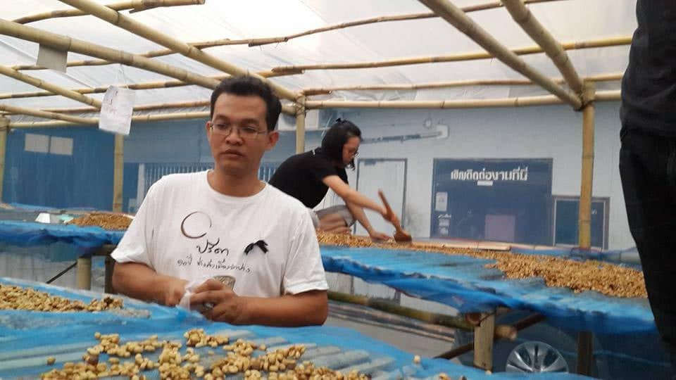 PredaCoffee's tweet photo. เคล็ดลับให้มีความสุขกับการทำงานเดิมๆได้นาน 20 ปี

1. ฝันถึงวันดีๆเอาไว้บ้าง แต่ก็อย่าฝันไกลเกินไป

2. มองให้เป็น เรื่องดีมีไว้ให้ดีใจ เรื่องไม่ดีมีเอาไว้ให้พัฒนา

3. มองทุกอย่างตามความเป็นจริง 

4. อย่าสรุป อย่าตัดสินถ้ายังไม่จำเป็น https://t.co/FZRkUKOx36