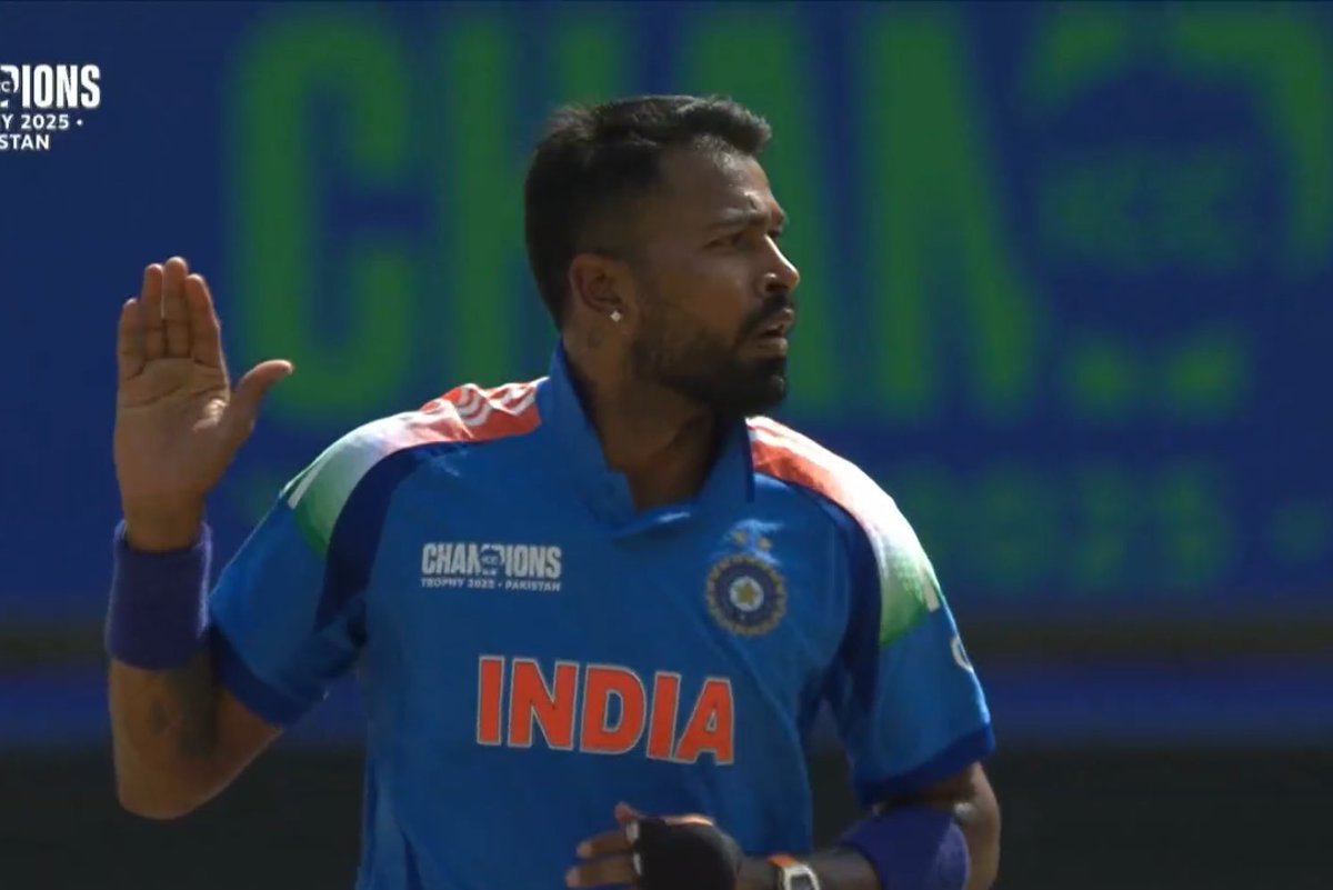 Hardik Pandya gets Babar Azam for wicket and gives him a proper send off.

#INDvsPAK #ChampionsTrophy#INDvsPAK