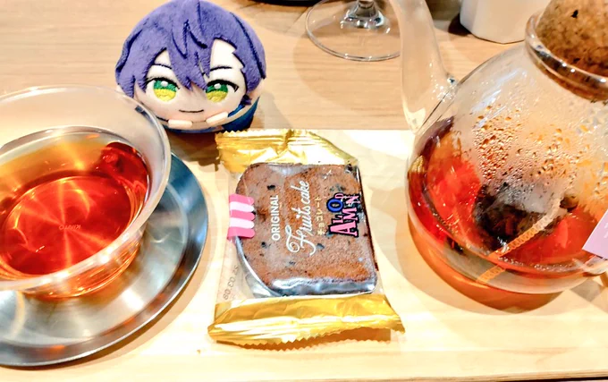 ありがとうカードもらえた… 忍たま何度見ても最高何度でも浴びてぇぇ〜 ちゃっかりミクちゃんチュロスも食べた 6年生カードも嬉しい〜お付き合いいただき大感謝です