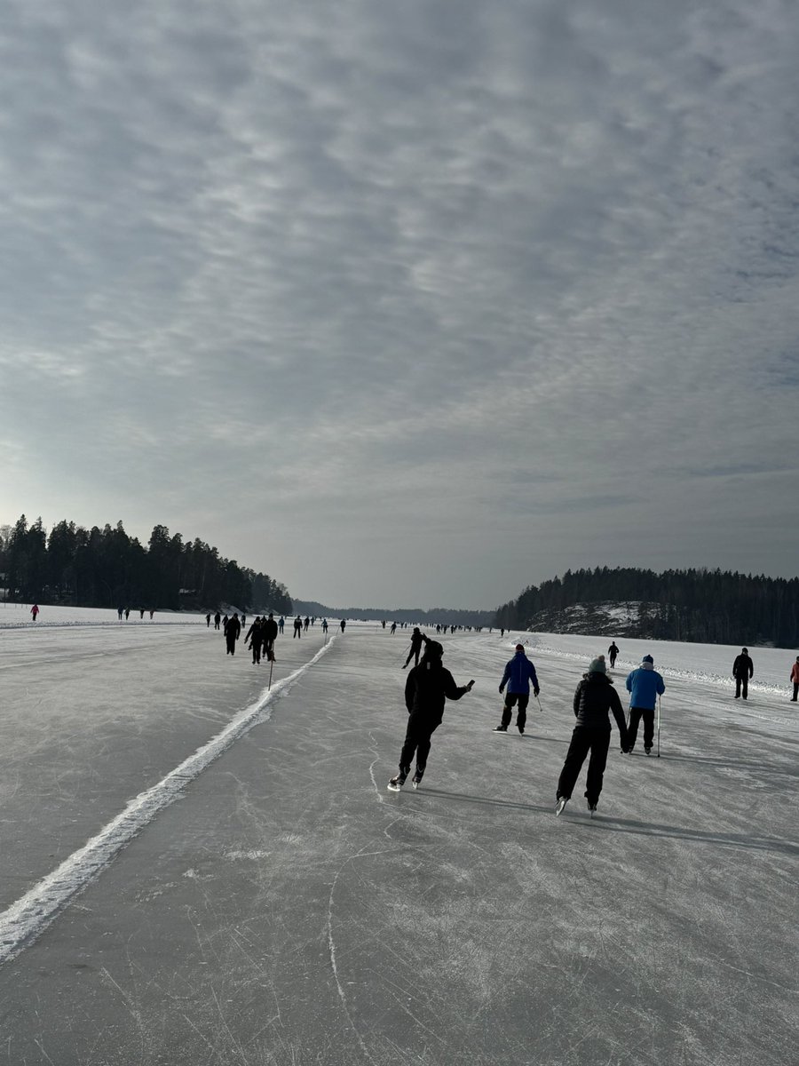Jukka Nurmi 🇺🇦 (@junurmi) on Twitter photo Kevään paras ulkoilupäivä luistellen #tuusulanjärvi.
Tuli bongattua myös <a href="/AkiPajunoja/">Aki Pajunoja</a> ja spekuloitua Finlandia-hiihdon tilanne 😊 Kevään paras ulkoilupäivä luistellen #tuusulanjärvi.
Tuli bongattua myös <a href="/AkiPajunoja/">Aki Pajunoja</a> ja spekuloitua Finlandia-hiihdon tilanne 😊