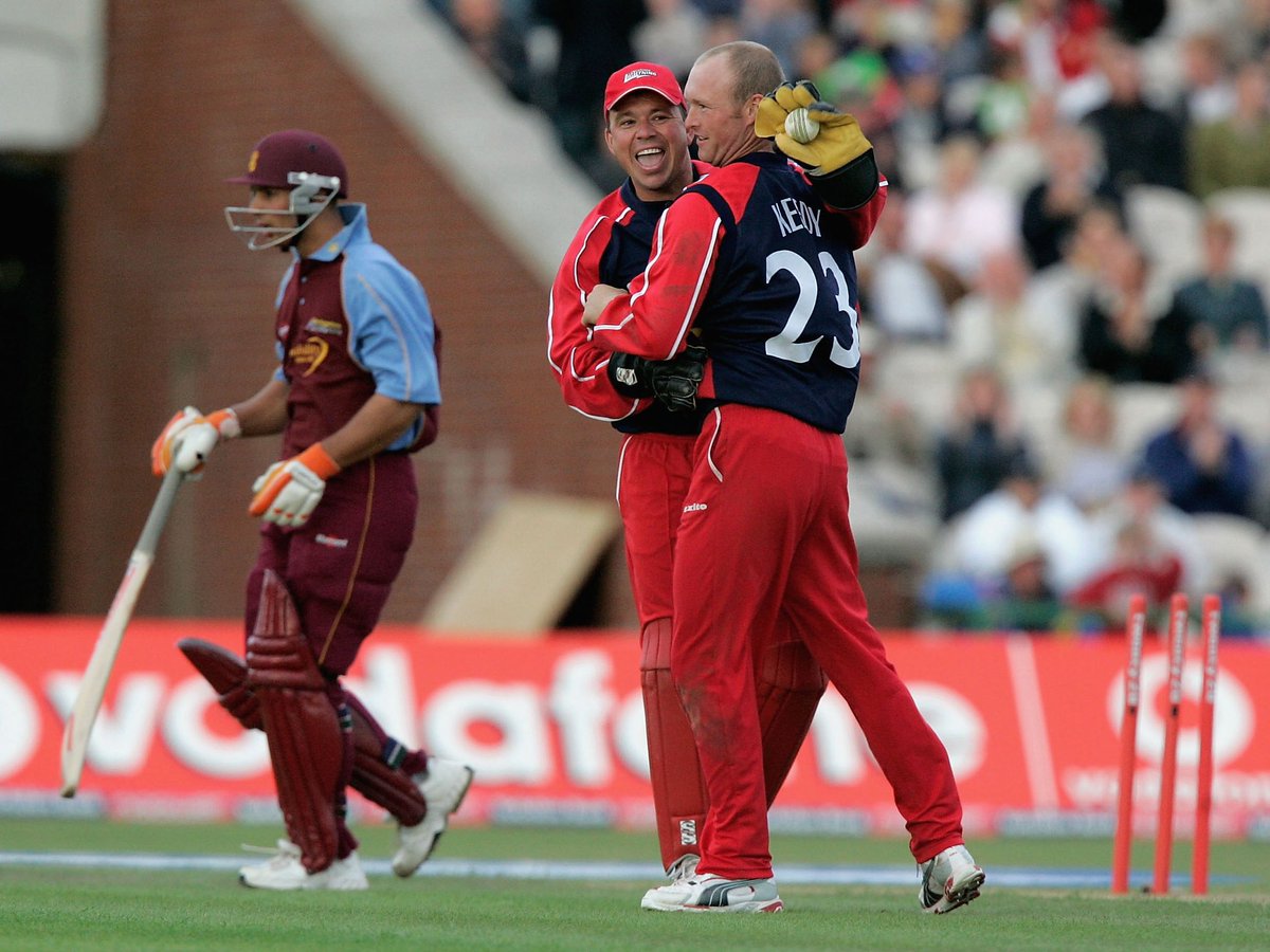 lancscricket's tweet image. Happy birthday to Lancs Legend, Warren Hegg! 🥳🎂

Have a great day, @BackStop130!

🌹 #RedRoseTogether