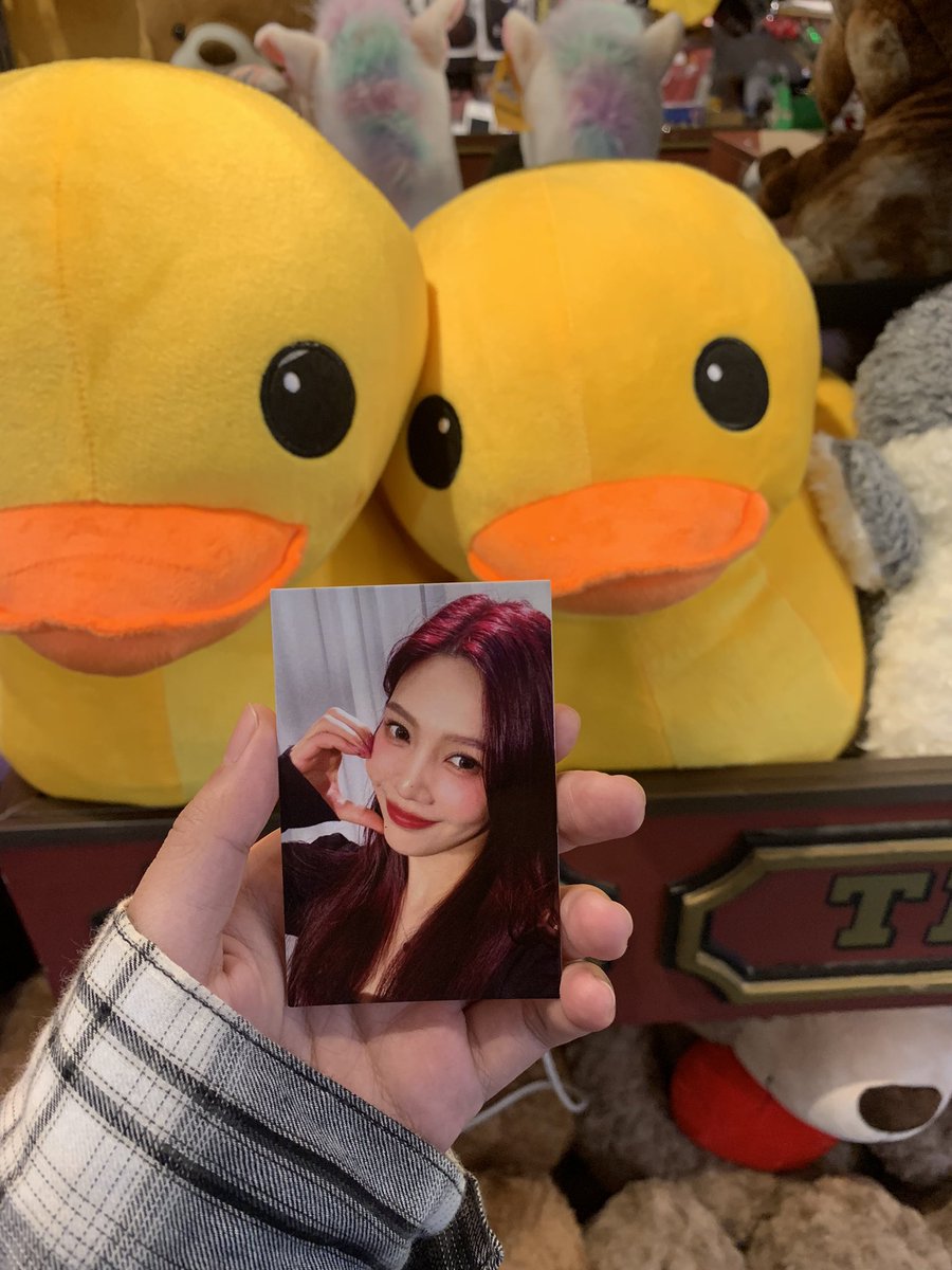 reneluvr's tweet photo. watched red velvet today 🥹 ily my girls https://t.co/dpWKR0ey1c