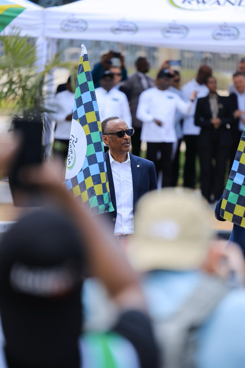 Nyakubahwa President wa Republika y'u Rwanda <a href="/PaulKagame/">Paul Kagame</a> amaze gufungura ku mugaragaro irushanwa rya Tour du Rwanda 2025.
Jean-Claude Nzafashwanayo,  Umukinnyi w’Umunyarwanda wabimburiye abandi bose bitabiriye #TdRwanda2025, asoje ITT akoresheje 4'21''.

#BikorenaForzza