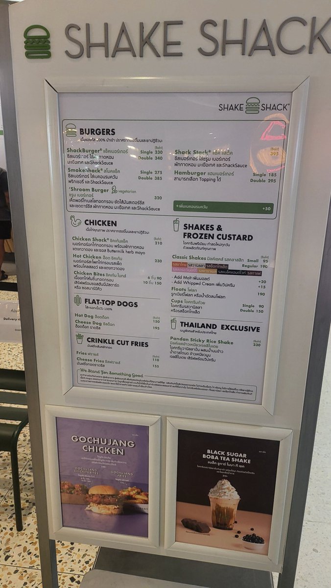 watarujin1110's tweet photo. Shack Burger Single 230THB
#ShackBurger@ChitLom
#centralwOrld の1階にあるアメリカのバーガー。水道橋にもあるけど値段は1.5倍。ホルモン剤不使用の牛使用。とても肉々しいパテでとても旨い。いバンズは黄色く甘め。レタス、トマトにチーズ。
#ハンバーガー
#バンコク https://t.co/ygO8bNufDC