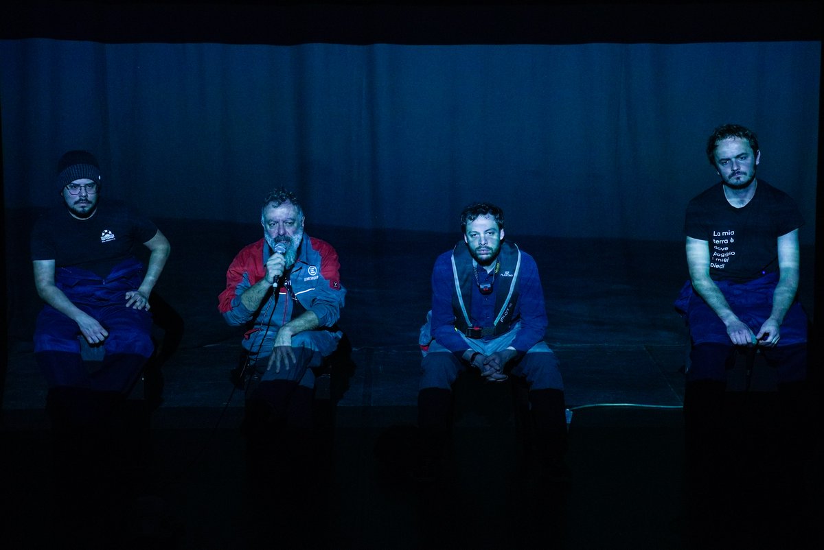 MiguelCSDuarte's tweet photo. Esta quinta-feira estreia em Bolonha uma peça de teatro em que estive a trabalhar nos últimos meses.

Chama-se A Place of Safety e fala sobre o movimento de resgate marítimo civil e muito mais. Estou orgulhoso deste projecto e feliz de poder fazer parte dele. https://t.co/OYS93cYFEI
