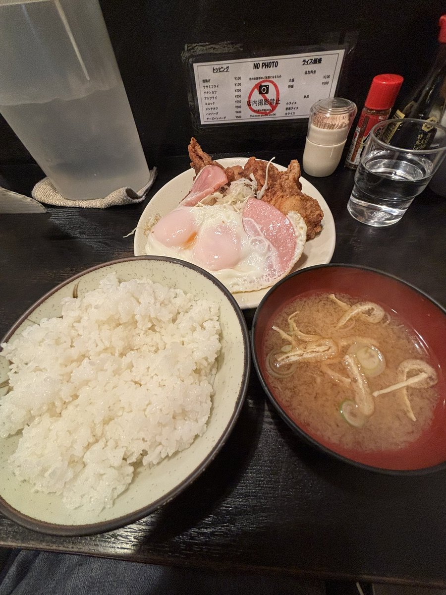 上野
森の茶屋の唐揚げハムエッグ定食
唐揚げも大きく美味しいです。