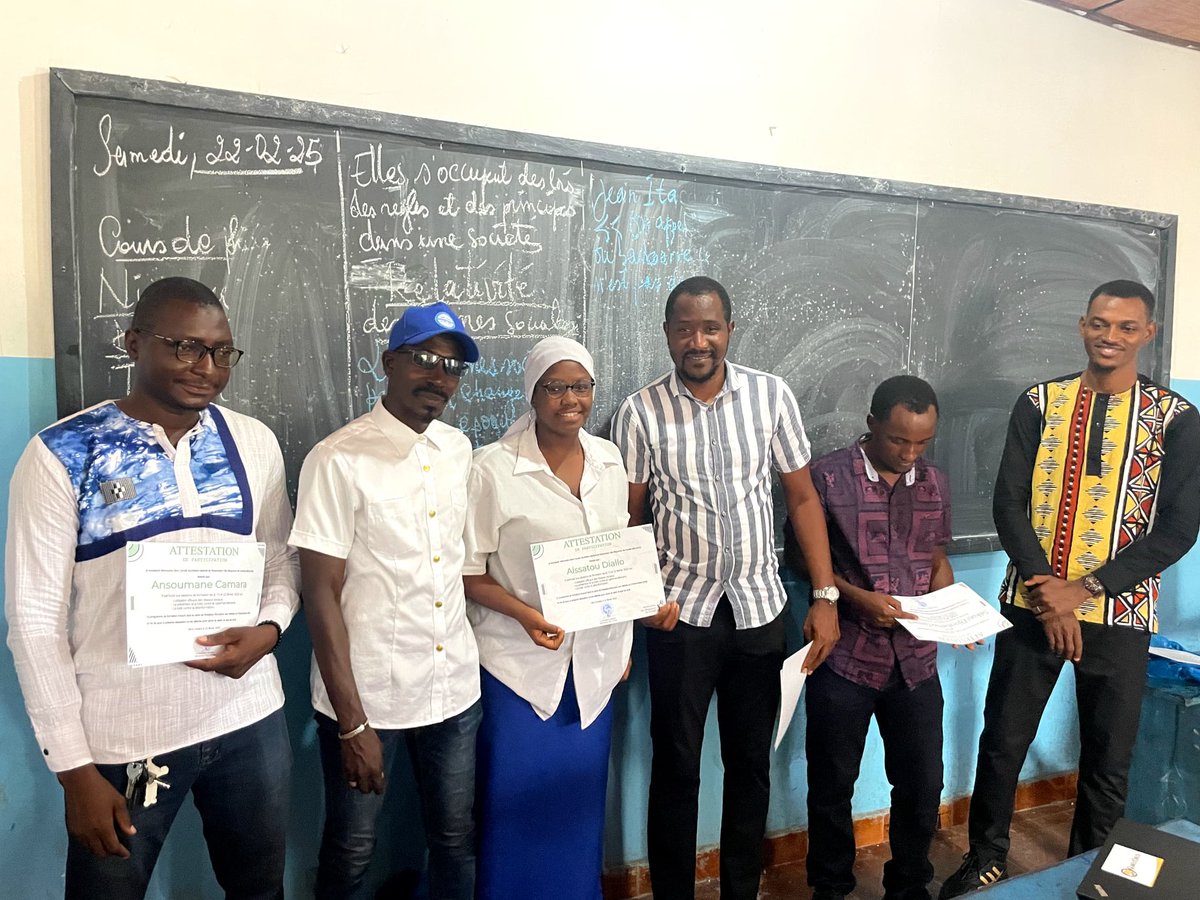 ablogui's tweet photo. Hier, samedi 22 février 2025, nous avons bouclé la première étape du programme Éducation aux Médias et à l’Information par la tenue la dernière session à l’École Franco-Guinéenne Cercle du Savoir.
🎯 Thème de la session du jour : Lutter contre la désinformation 🕵️♂️🔍
#EMI #ABLOGUI https://t.co/72BQti7kj3