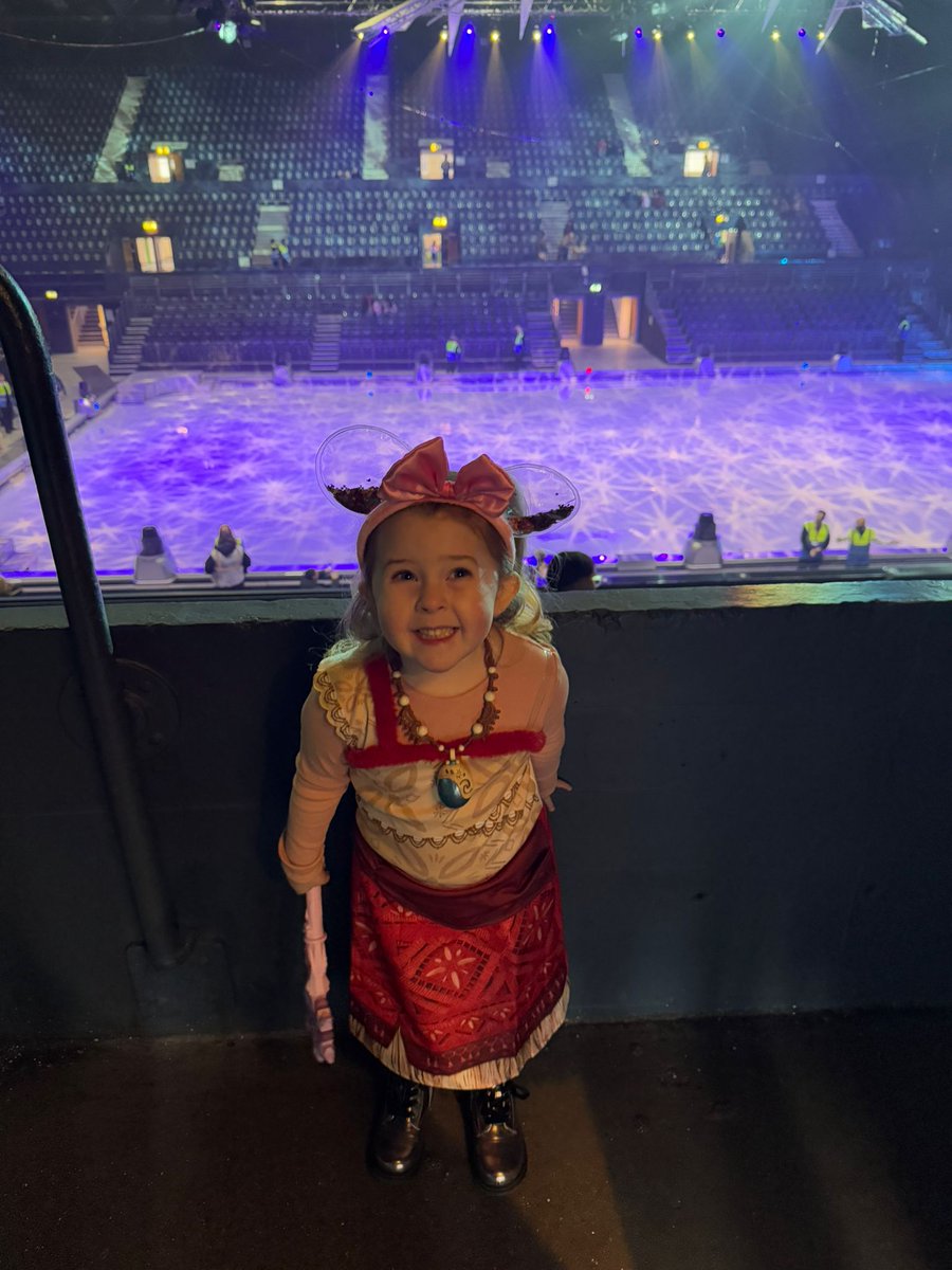 Waiting for the magic to begin! <a href="/OVOArena/">OVO Arena Wembley</a> #DisneyOnIce