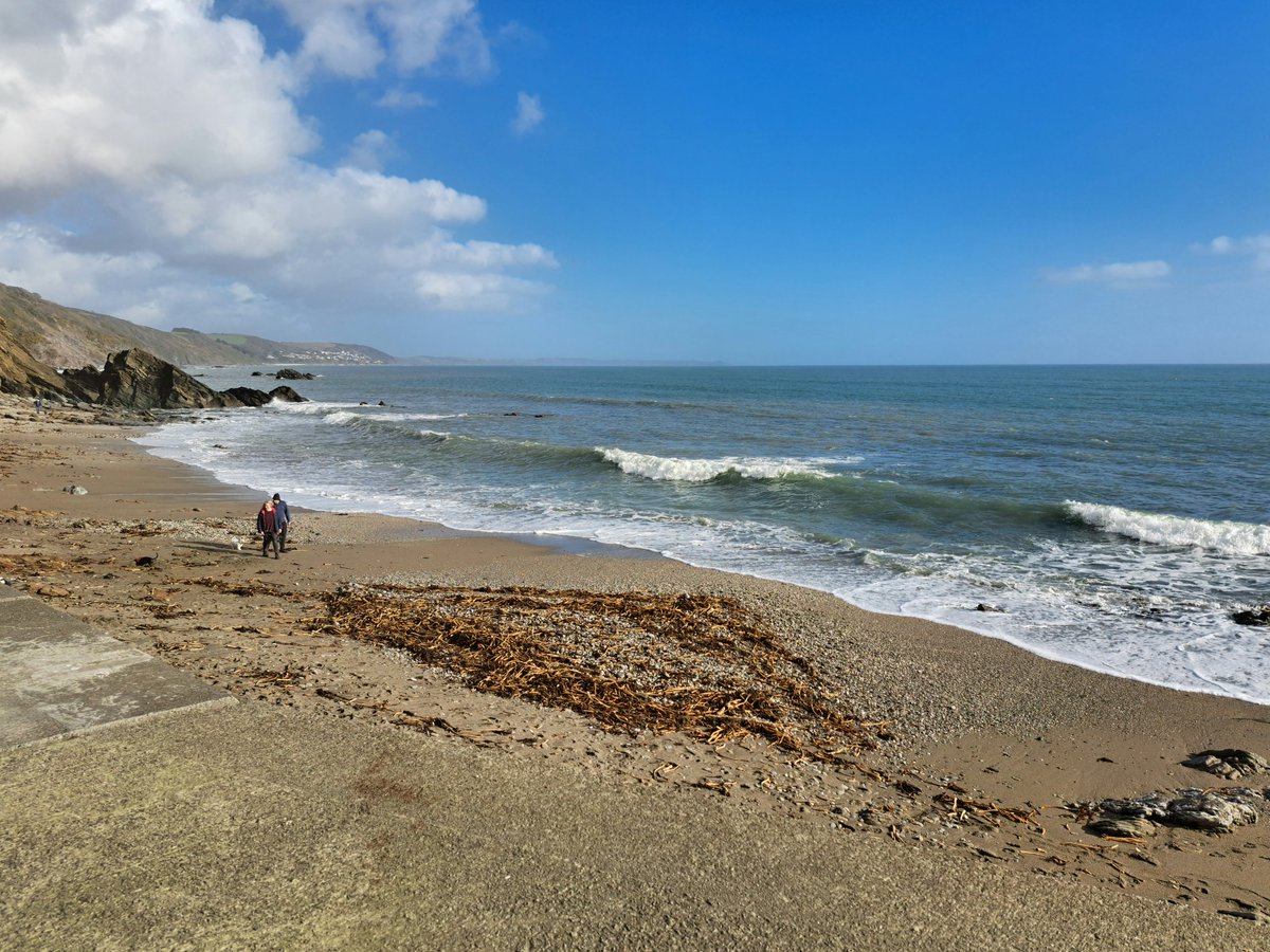 This was Plaidy beach ⛱️ Looe, Cornwall, where we spent 2 hours yesterday, February 2025. So warm. It felt more like June! Not so good today, but you have to make the most of each moment! 😃