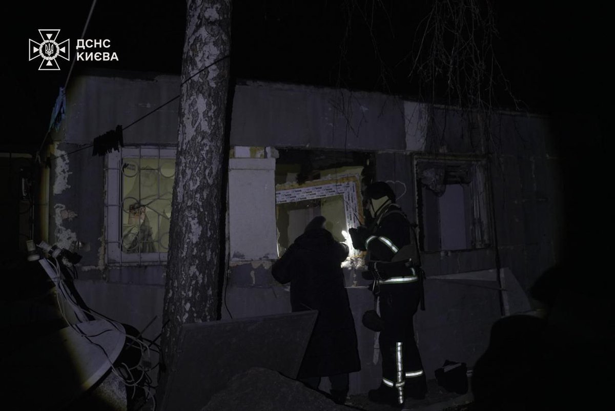 TWMCLtd's tweet photo. #Kyiv was very heavily attacked again during the night, as I also reported live.
The capital city suffered damage in four districts, #Holosiivskyi #Darnytskyi #Obolon + #Pechersk
Houses and a Nova Poshta branch were damaged; debris hit the Botanical Gardens.
But no injuries. https://t.co/r9vbpbqHMJ