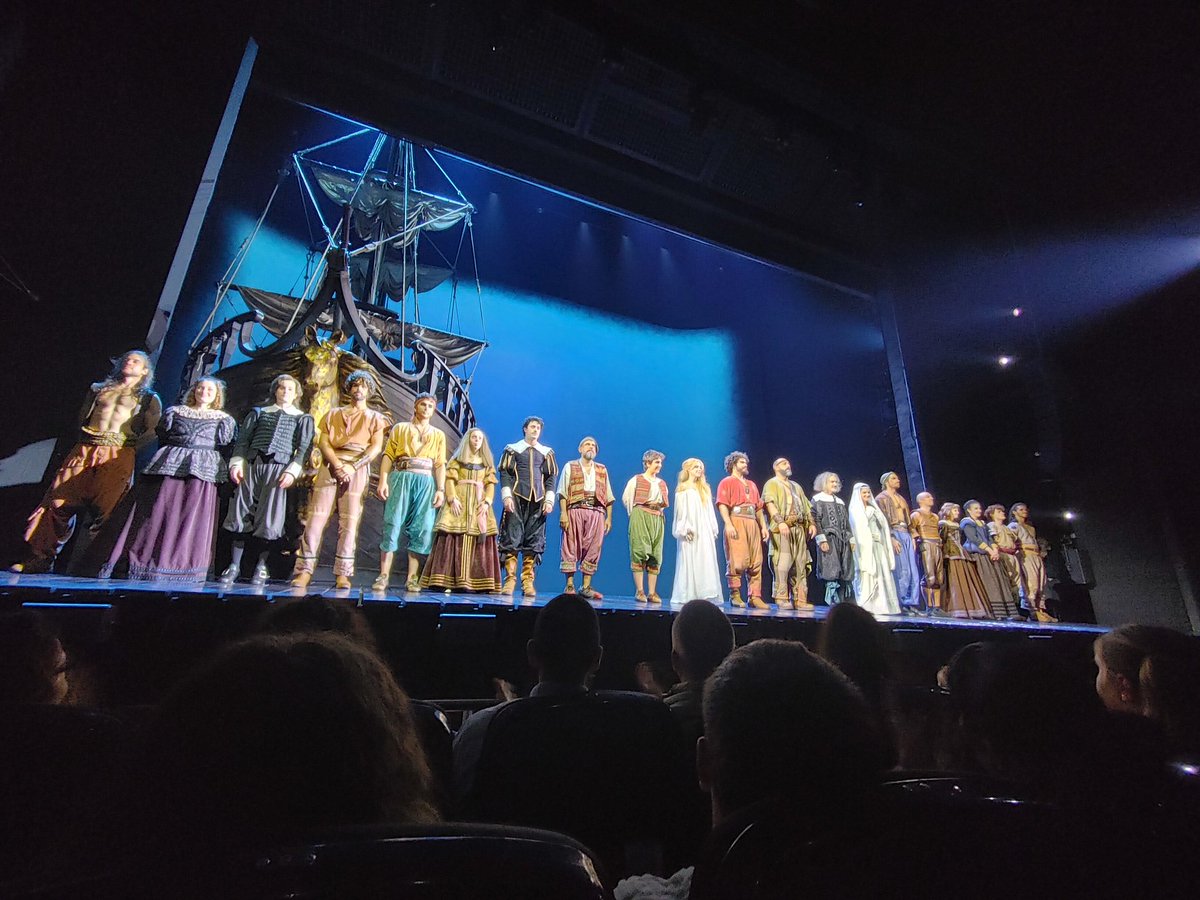 Aquest "barco" mou emocions! 🎭  Gràcies #MariCel  <a href="/dagolldagom/">Dagoll Dagom</a>