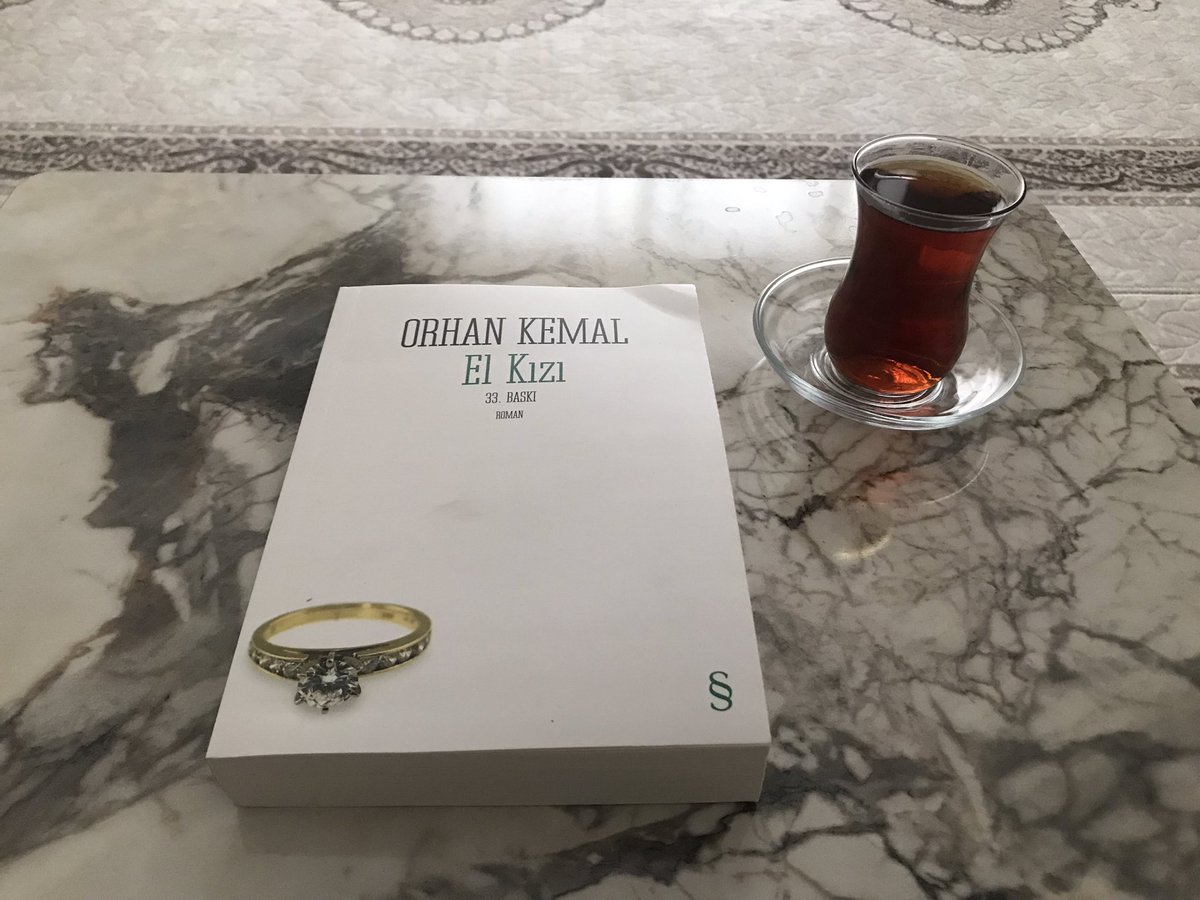 Son günlerde öne çıkan El kızıyla okumaya devam. Kitap tadından günleriniz olsun. 📖📚😊

#okumakgüzeldir 
#kitaplariyikivar