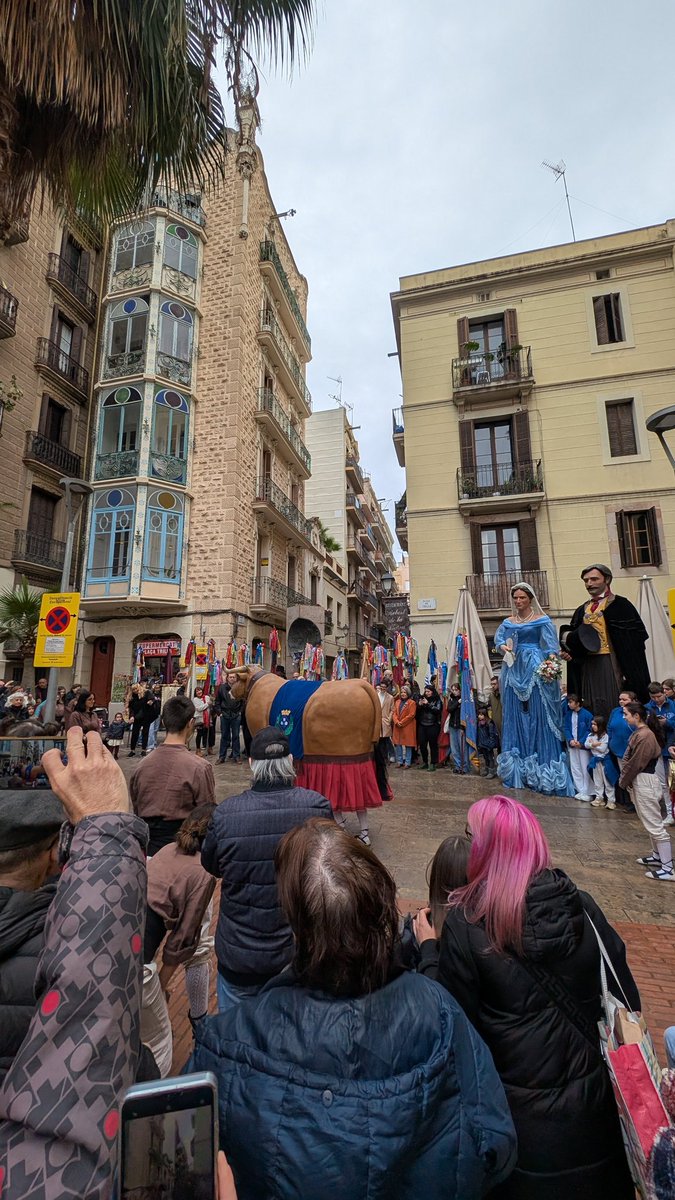 🍬 Avui som presents a la cercavila del pregó de Sant Medir!
