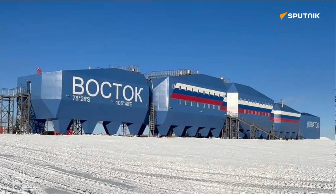 gemsofbabus_'s tweet photo. Research Stations in Antarctica.

USA 🇺🇸
China 🇨🇳
Russia 🇷🇺
India 🇮🇳 https://t.co/KLoTjXPE2i