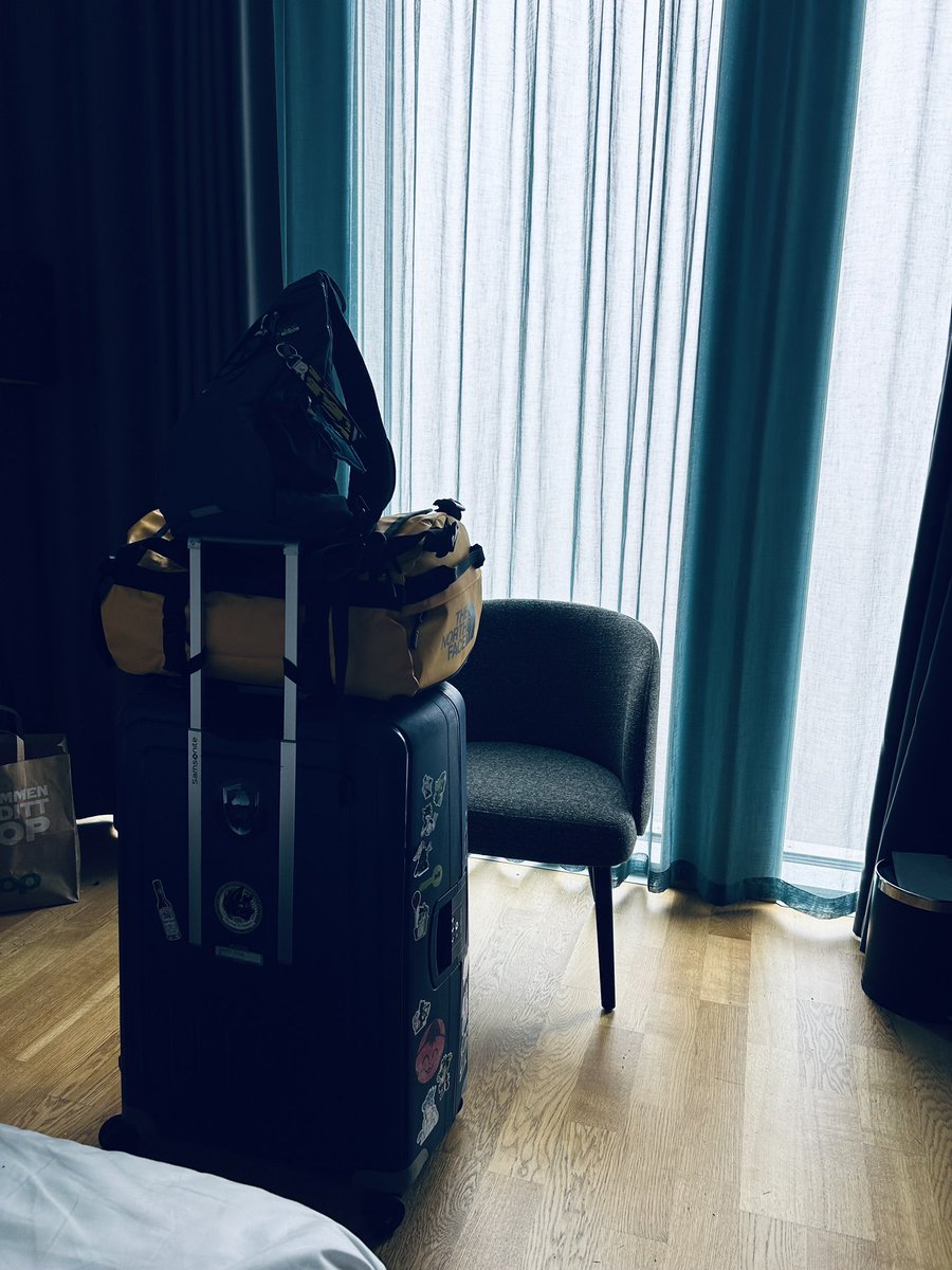 BrekWoof's tweet photo. It’s under a sad and cold fog we leave #NFC2025 
It’s was a pretty nice con, meet lot a cute people 💕 was probably one of my best great convention I made 👀 
Can wait to see all the memories in my camera ✨ https://t.co/MXpqnknApA