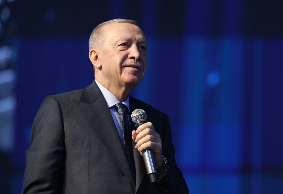 RTErdogan's tweet photo. AK Parti 8’inci Olağan Büyük Kongremizin partimize, ülkemize ve milletimize hayırlı olmasını yüce Allah’tan niyaz ediyorum. #AdındaAK 

Bu kutlu sevdaya gönül veren, bu sevdayla ayakta duran, bu sevdaya baş koyan herkesi en kalbî duygularımla selamlıyorum. https://t.co/di7Jvp0sE9