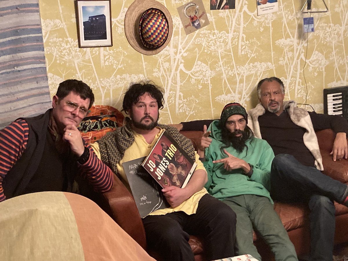 On this week’s <a href="/ResonanceFM/">Resonance FM</a> London Ear which is now on mixcloud - a debut radio session by ptsd jazz pioneers pip. If they moved in next door to you, your lawn would… acquire a luxurious carpet of new growth
mixcloud.com/Resonance/the-…