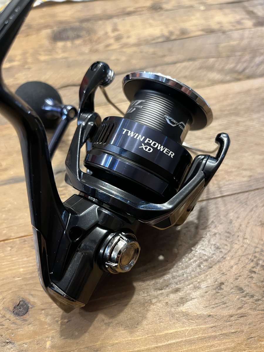 発売が迫る25ツインパワーXD

C5000XGで重さは驚愕の245g。
実用ドラグは6kgで一巻き101cm。

2号でヒラスズキ、ブリ族相手に活躍してもらうのにうってつけ。