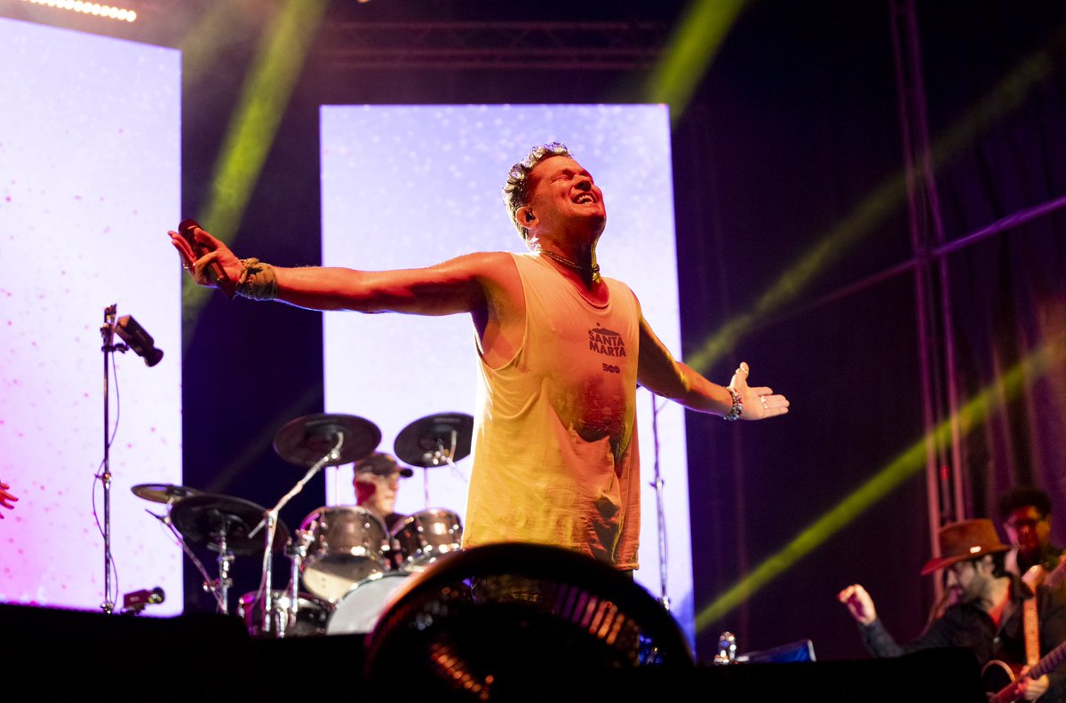 Anoche cantamos en Maldonado, Uruguay en una fiesta con 30.000 personas que bailaron y cantaron al ritmo de La Provincia🙌🏼

Gracias por su cariño y por recibirnos con tanta alegría para celebrar que El Rock de mi Pueblo Vive en Uruguay ❤️🇺🇾 ¡Los quiero!

Próxima parada… Viña del