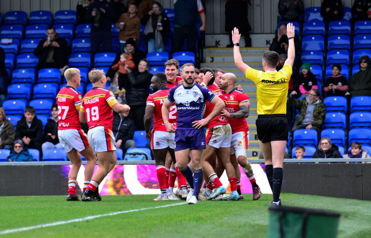 📸 Liam Tindall off to a flying start in a Broncos shirt as he scores twice in the opening 40 minutes at The Cherry Red Records Stadium.

BRONCOS 8-6 ROVERS

#WeAreLondon🏉