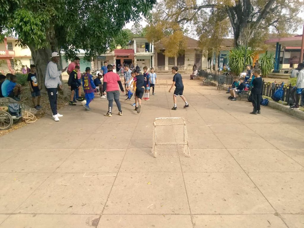 mayelinmlapppm1's tweet photo. La actividad física y el deporte son elementos claves para alcanzar un estado de bienestar físico y mental. Celebra #EducaciónMayabequeMelena el Aniversario 64 de la creación del Instituto Nacional de Deportes, Educación Física y Recreación.
¡¡Muchas felicidades!!
#CubaMined https://t.co/V8jbMnWLhW