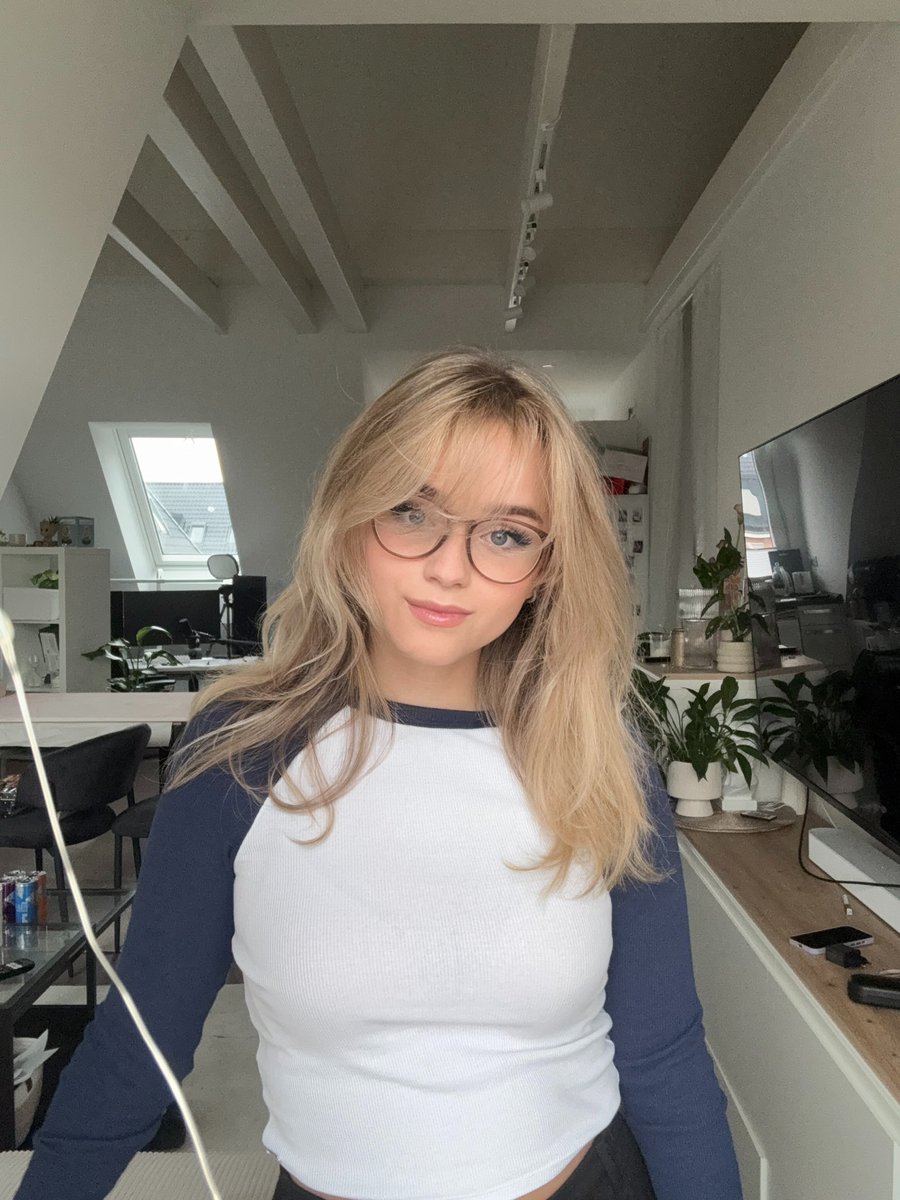 easyemii's tweet image. just me c: