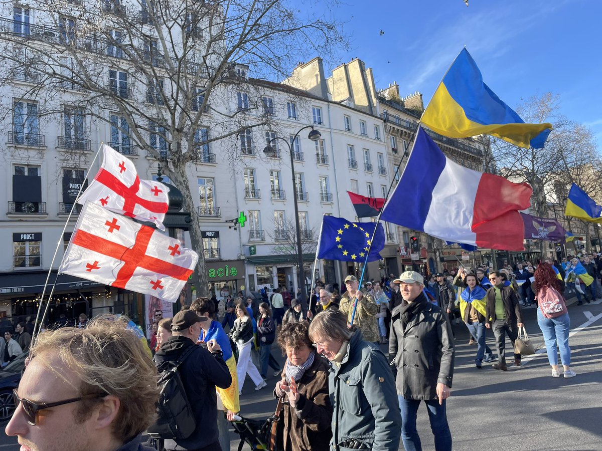 Soutien à #ukraine 
Plus d’aide militaire pour l’Ukraine.
La paix ne peut se négocier sous la faiblesse. La défense de l’Europe se fait aux frontières de l’Ukraine. <a href="/UEF_France/">Union des Fédéralistes Européens 🇫🇷 🇪🇺 🇺🇦</a> <a href="/UEF_IDF/">UEF Ile-de-France</a> <a href="/PeurAvion/">Xavier Tytelman</a> <a href="/AmourskyCyrille/">Cyrille Amoursky</a> <a href="/Michel_Goya/">Michel Goya</a>