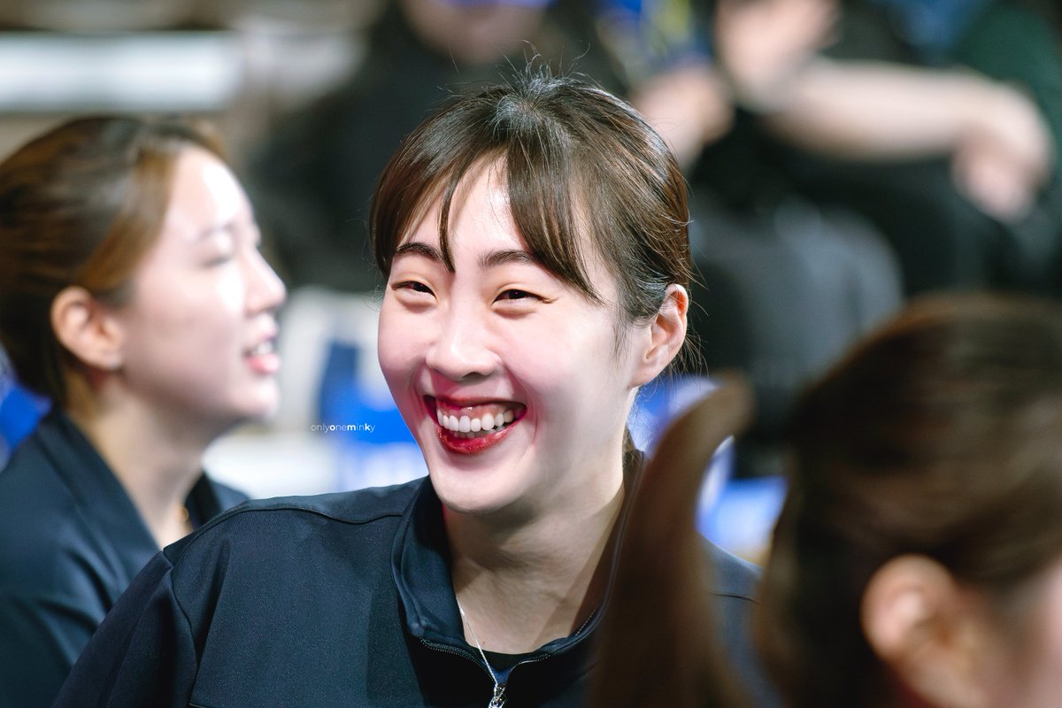 조금 더 많이
조금 더 오래 보고싶어

#황민경